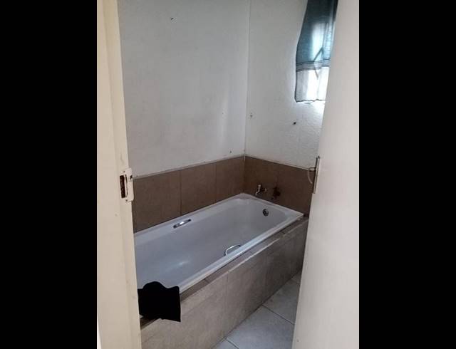 2 BEDROOM HOUSE FOR SALE IN WINDMILL PARK EXT